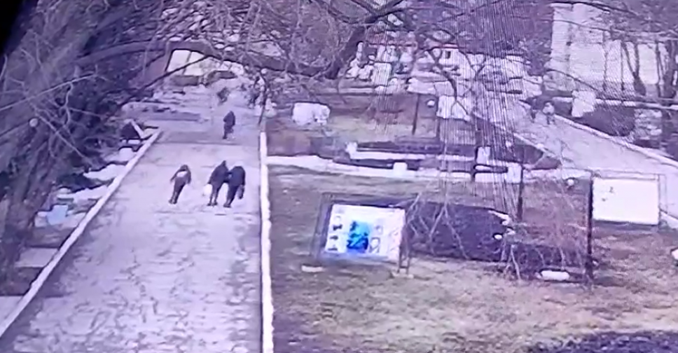 Муниципальная служба опубликовала видео задержания грабителя в центре Покровска