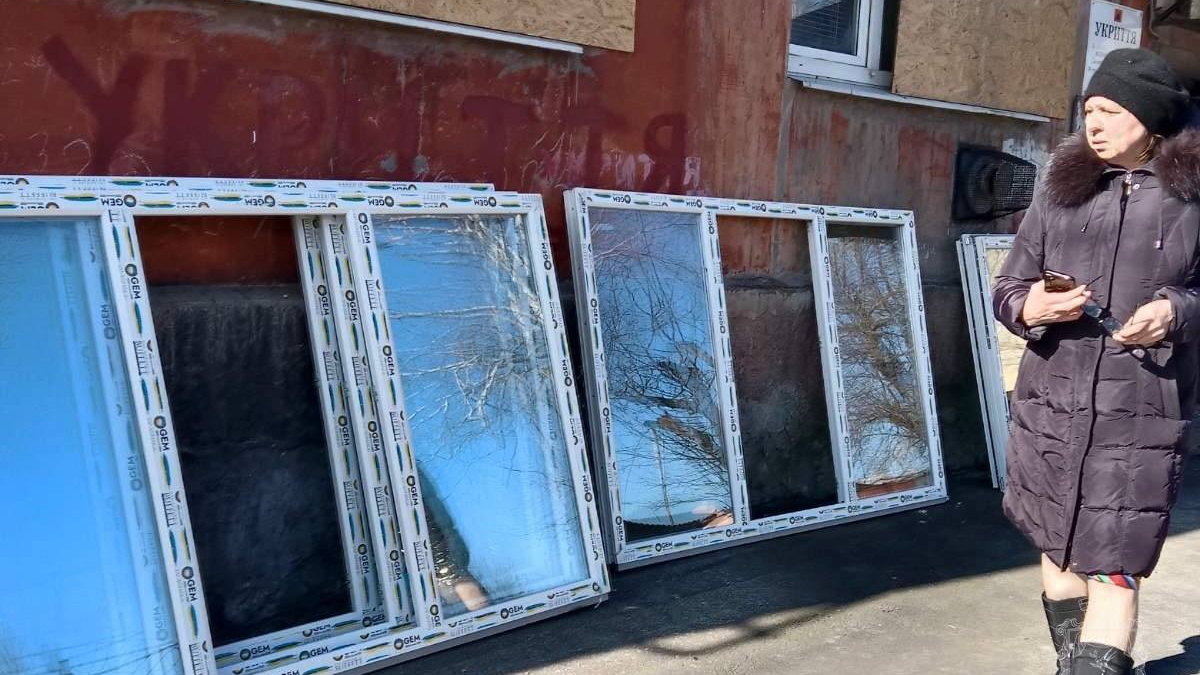 До Покровська надійшла чергова партія віконних конструкцій від GEM: хто отримає