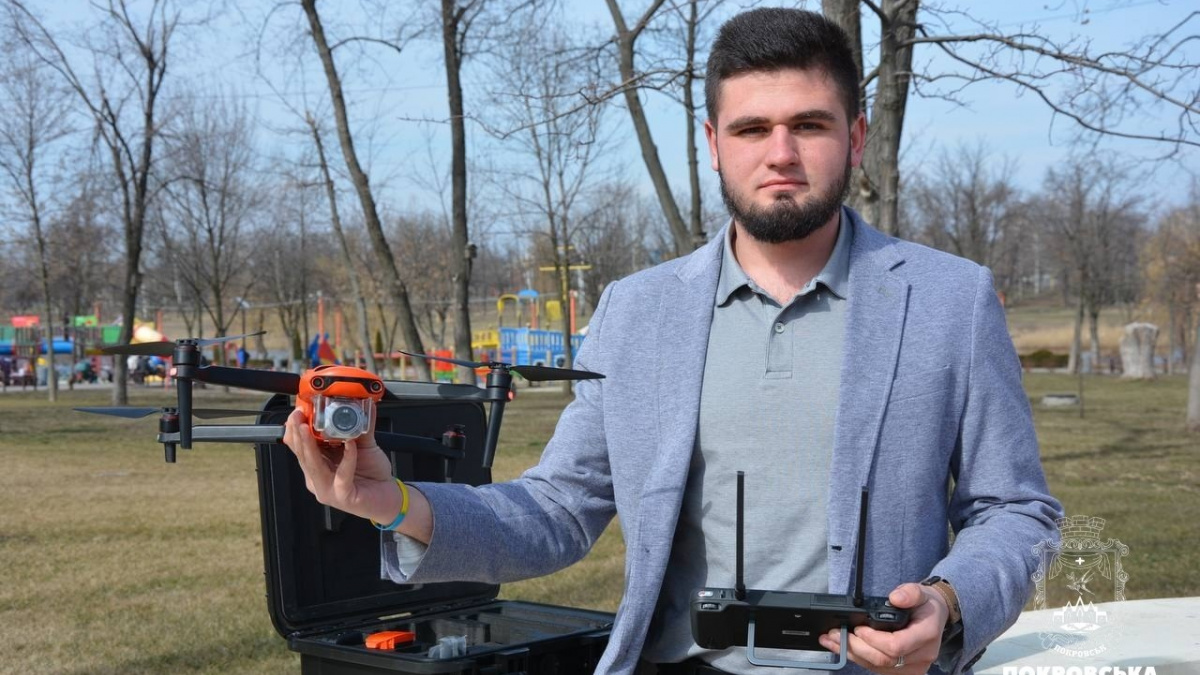 Молодіжна рада Покровська завдяки благодійній лотереї зібрала кошти на дрон для ЗСУ