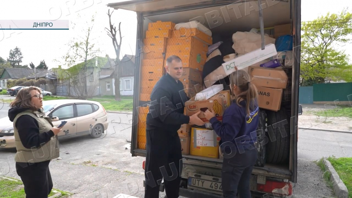 Європейські волонтери передали допомогу переселенцям з Покровської громади