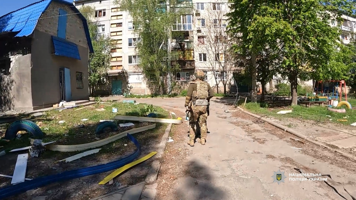 Поліцейські евакуювали з Покровська поранених і людей, чиї рідні загинули