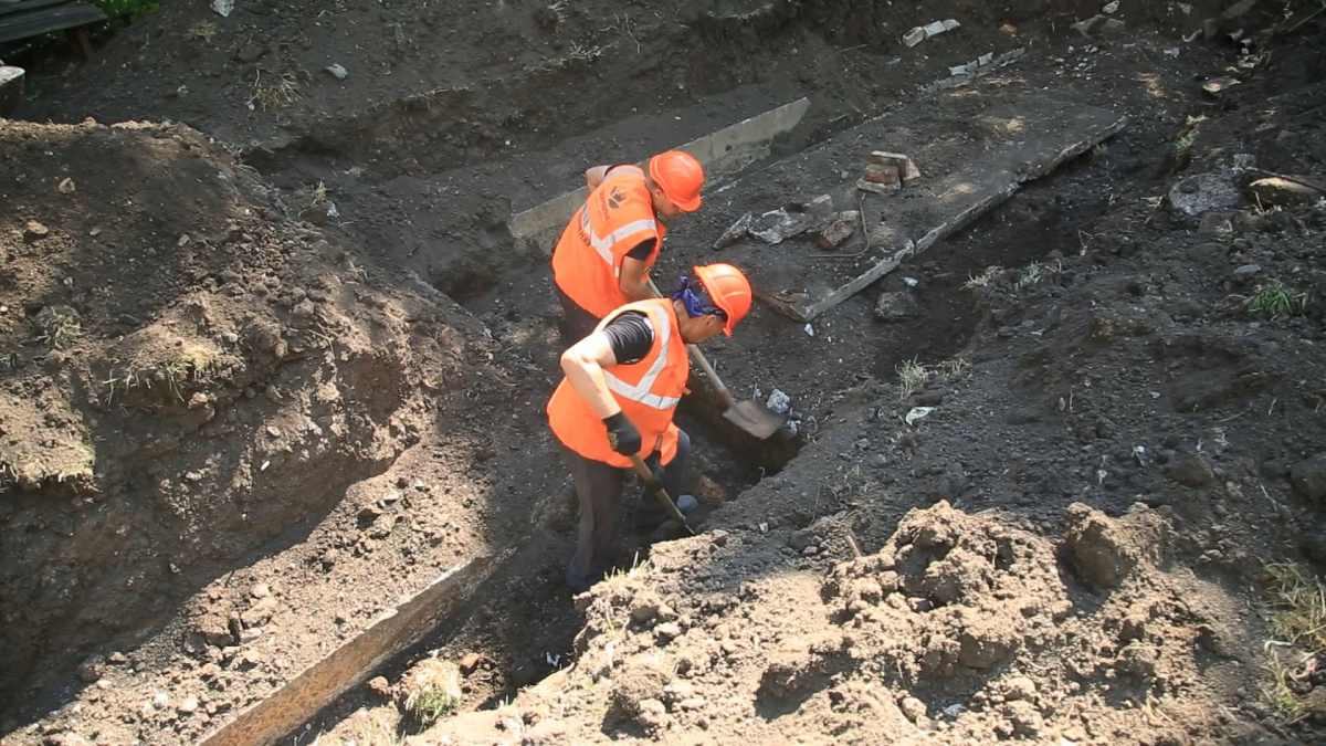 Міняють 156 метрів труби: «Покровськтепломережа» продовжила підготовку до опалювального сезону