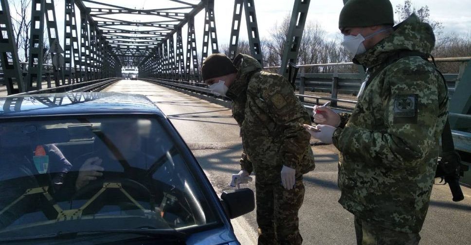 Въезжающим в Украину, в том числе из ОРДЛО, измеряют температуру