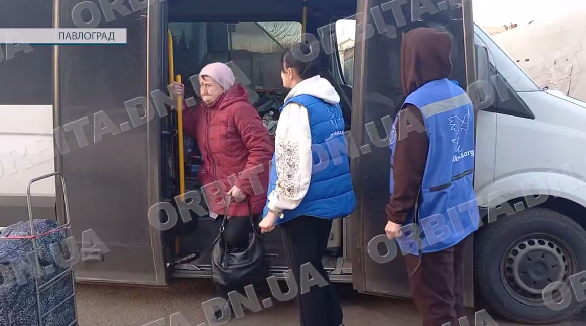 Територія евакуації збільшується: через транзитний пункт у Павлограді проходять мешканці нових громад