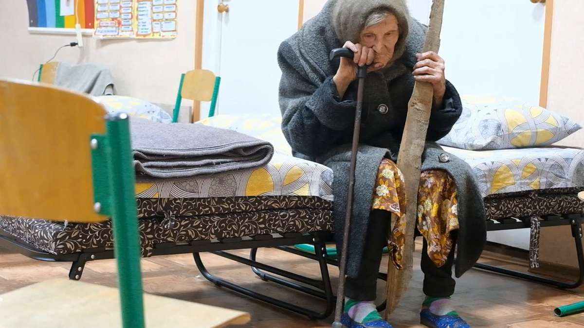 98-річна жінка, яка пішки вийшла з Очеретиного, отримає будинок від Монобанку 