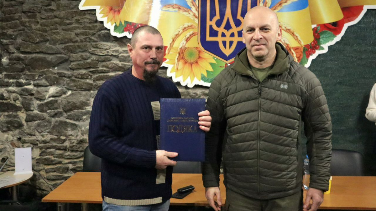 Вадим Філашкін вручив нагороди 19 працівникам Метінвесту, які будують оборонні споруди