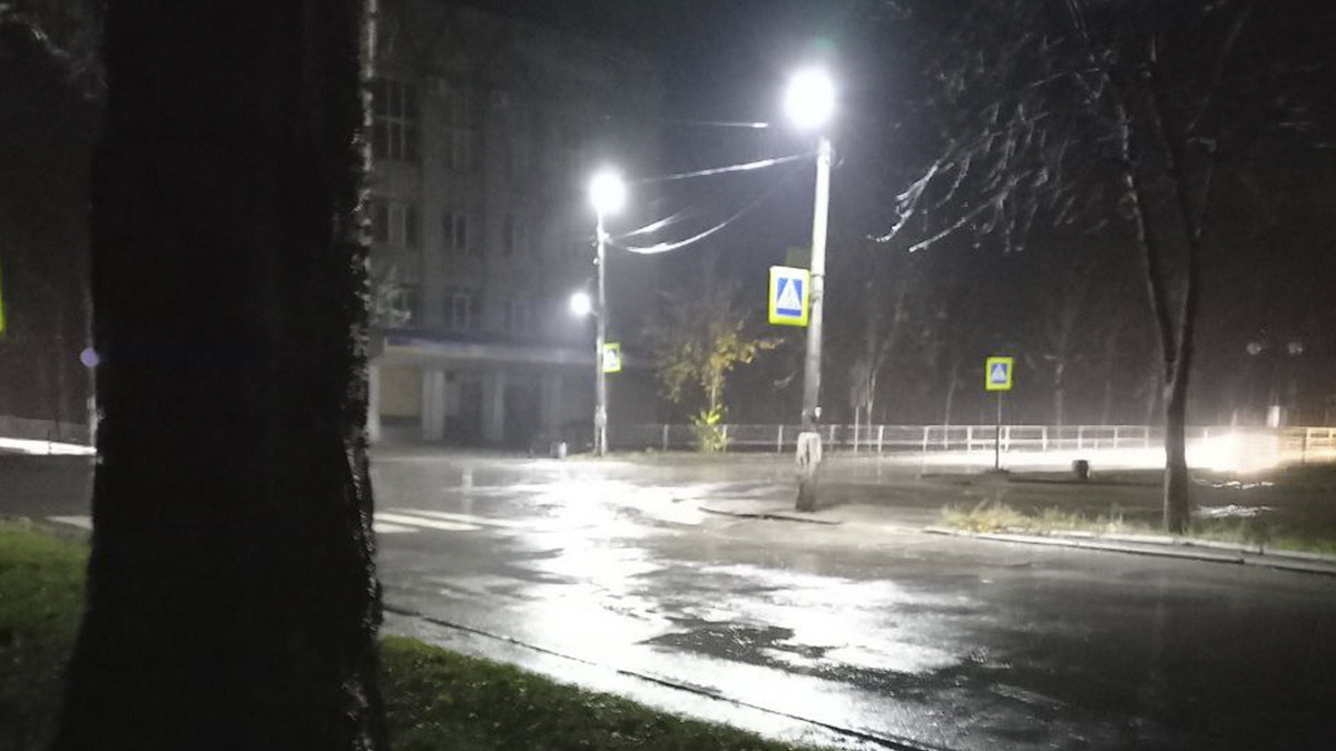 Частину вуличних ліхтарів почали включати в Покровську