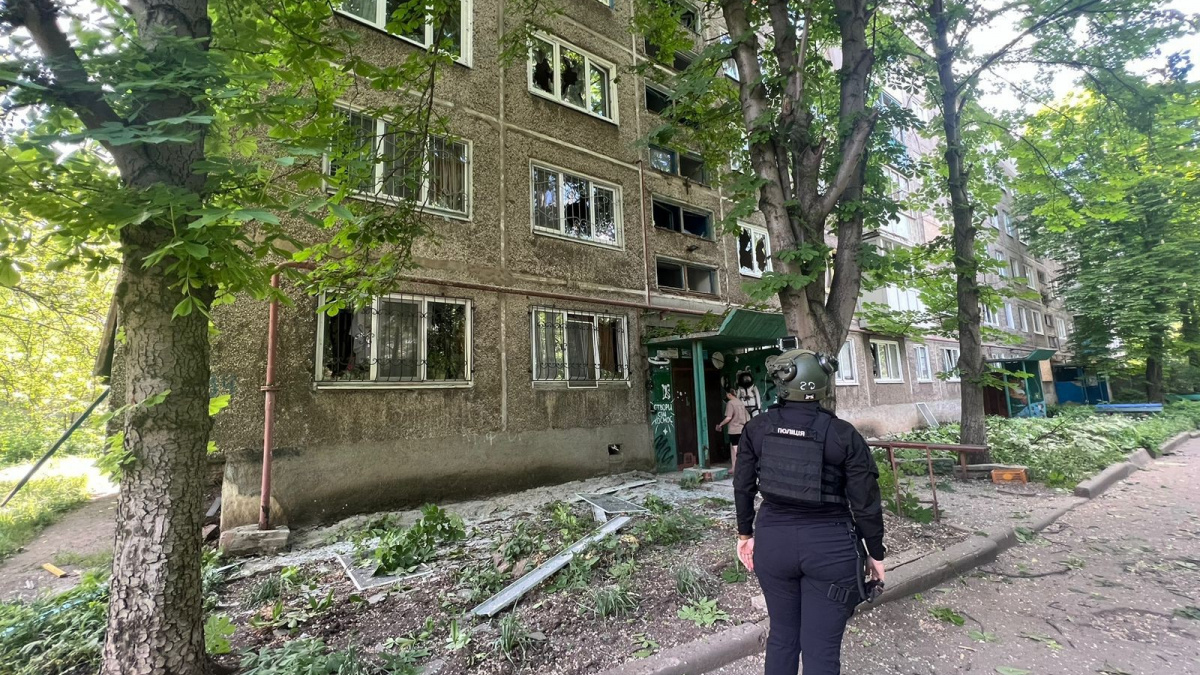 Загинула людина, постраждало житло та адмінбудівля поліції – наслідки обстрілів Донеччини за добу