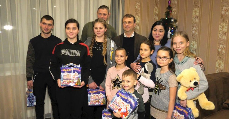 С места событий: Руслан Требушкин поздравил воспитанников детских домов