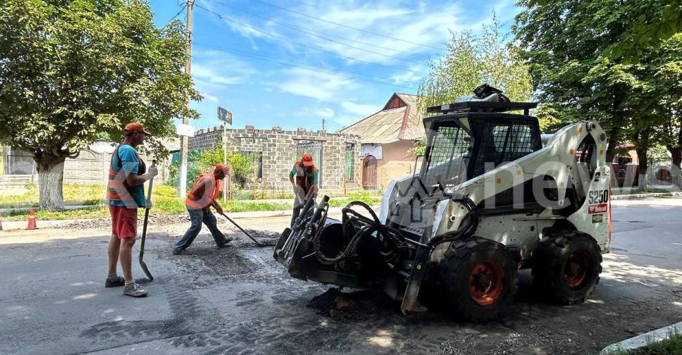 У Родинському ремонтують дві основні вулиці