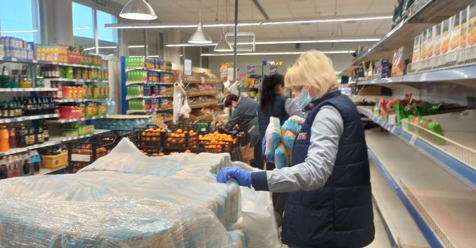 01.03.2022, Покровск. В супермаркет завезли продукты