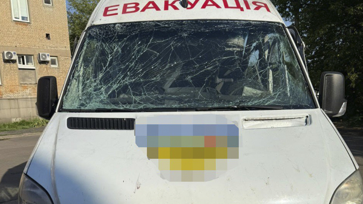 У Родинському росіяни атакували евакуаційну автівку, є поранені