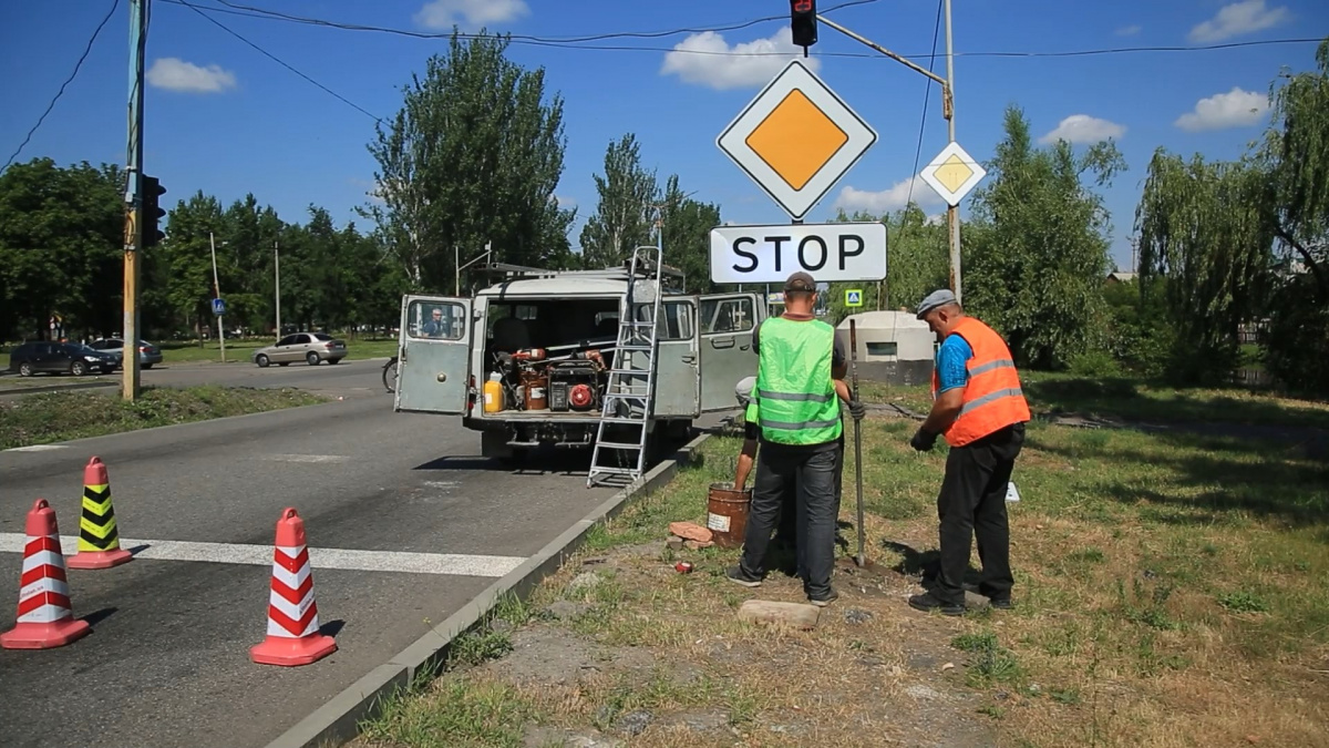 Розмітка, світлофори та знаки: новий керівник відділу транспорту розповів про роботи в Покровську