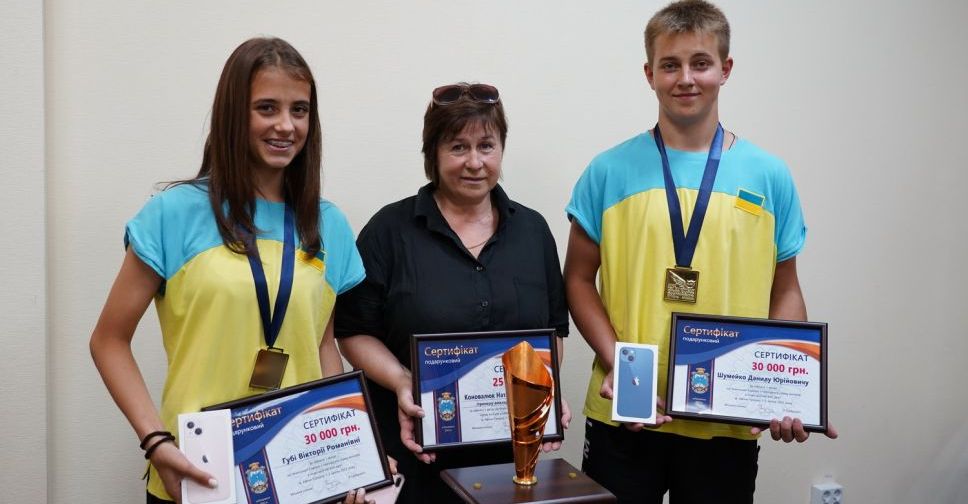 За перемогу в Чемпіонаті Європи покровських черлідеров відзначили преміями та подарунками