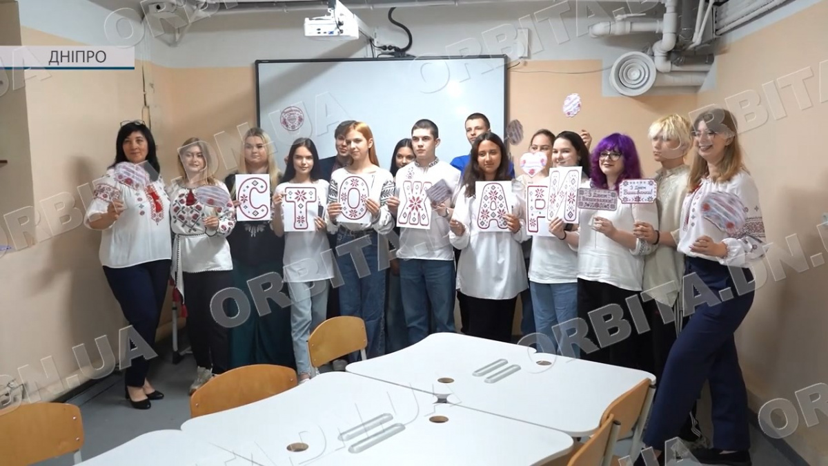 Школярі Донеччини та Черкащини провели телеміст до Дня вишиванки