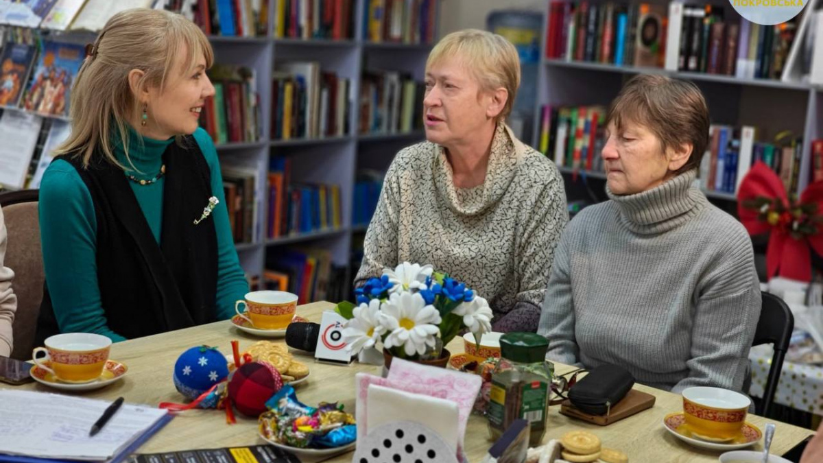 Наповнюють душі теплом: чергова арттерапевтична зустріч для ВПО в просторі «Точка опори»