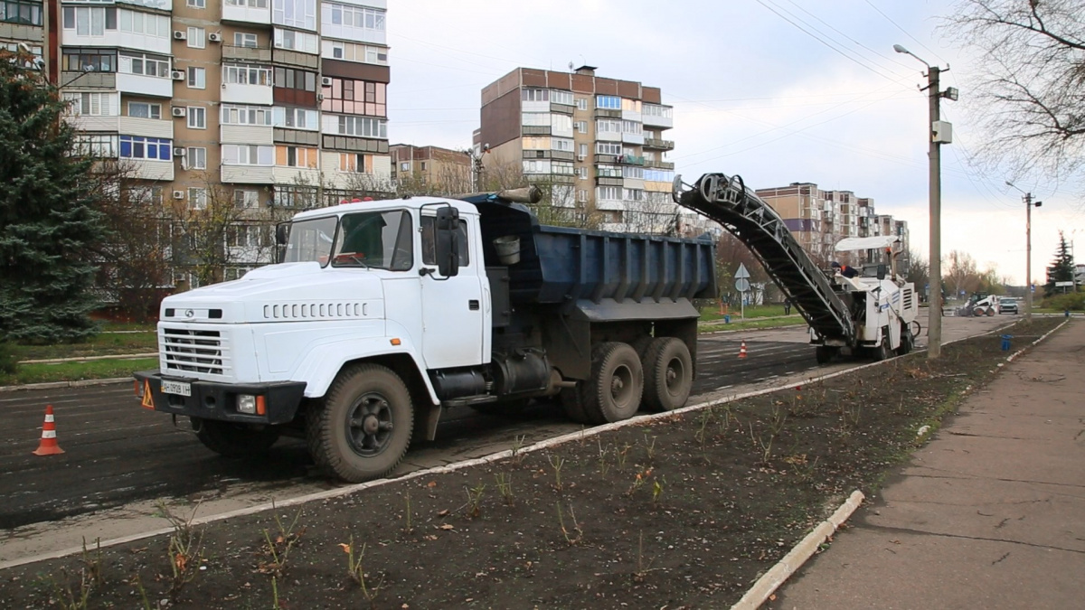 На вулиці Володимирська почалися довгоочікувані дорожні роботи