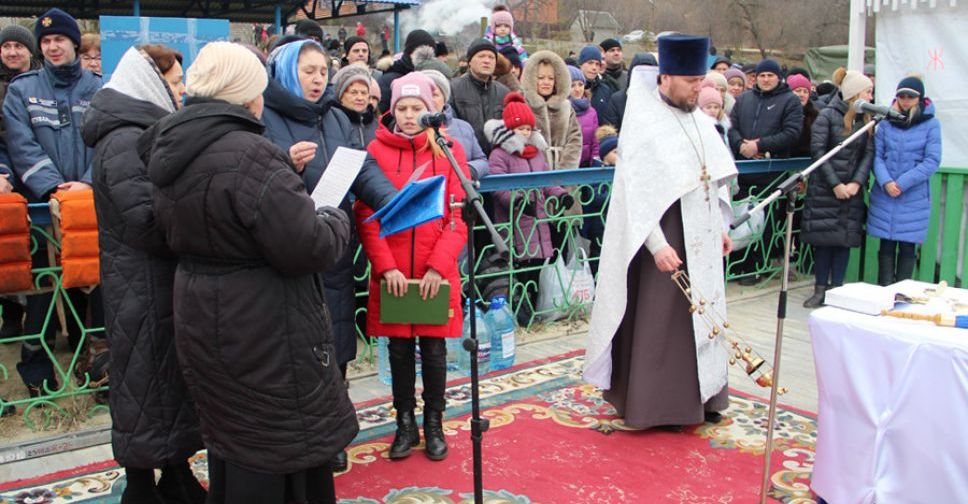 Жители Покровска и соседних городов отметили Крещение на Лысогорской плотине