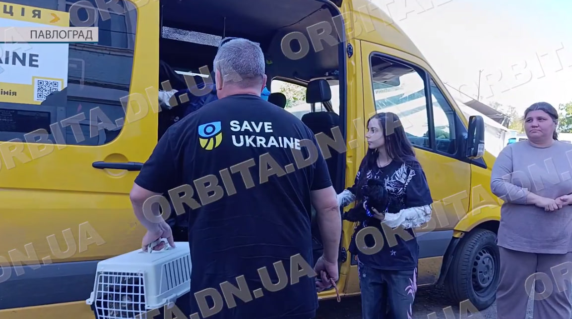 Волонтери допомагають виїхати: як евакуюють жителів Донеччини