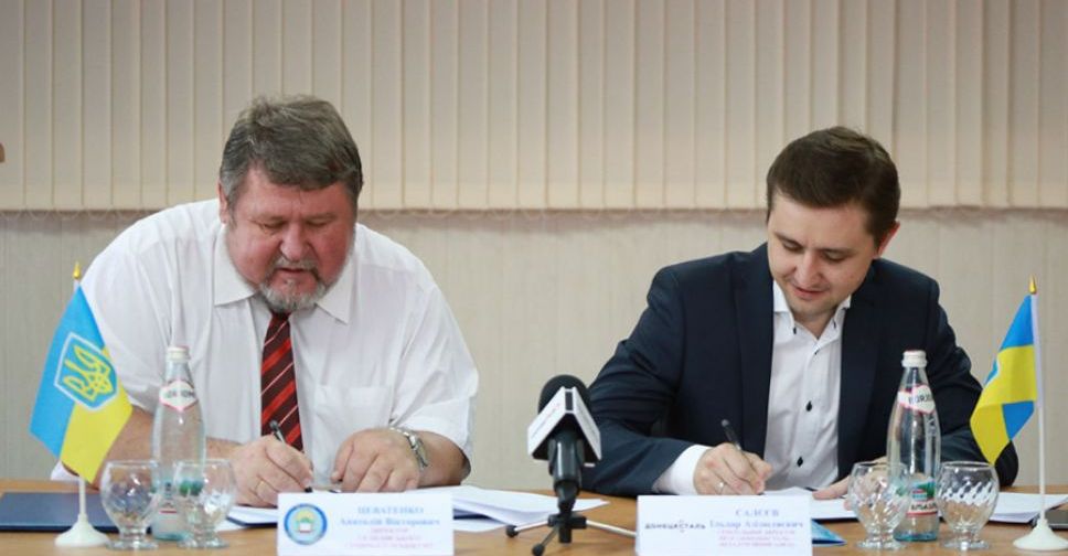 Подписан меморандум между Селидовским горным техникумом, ПРАО «Донецксталь» и ШУ «Покровское»
