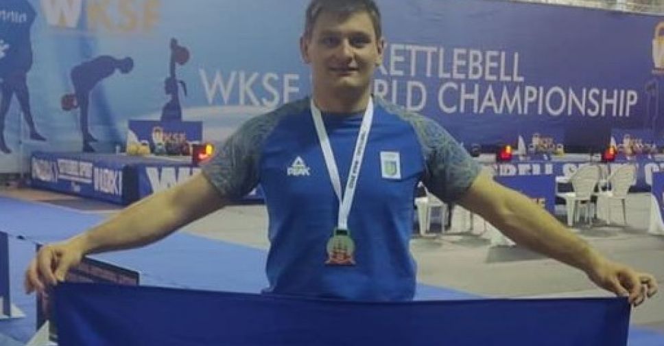 Леон Белицкий – серебряный призер ЧМ по гиревому спорту-2022