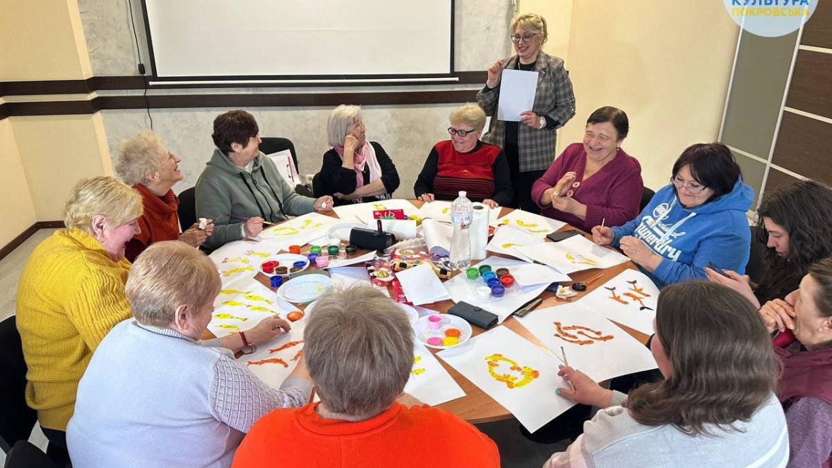 Покровчани разом: арттерапія для учасниць клубу «Золоті роки»