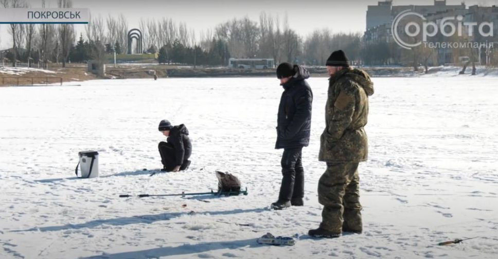 Відпочинок на морозі. На покровських водоймах повно любителів зимової рибалки