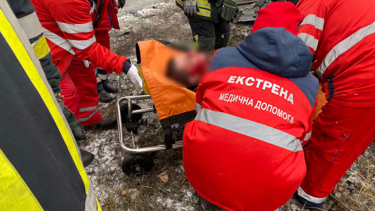ДТП біля Покровська: рятувальники деблокували чоловіка з понівеченого легковика