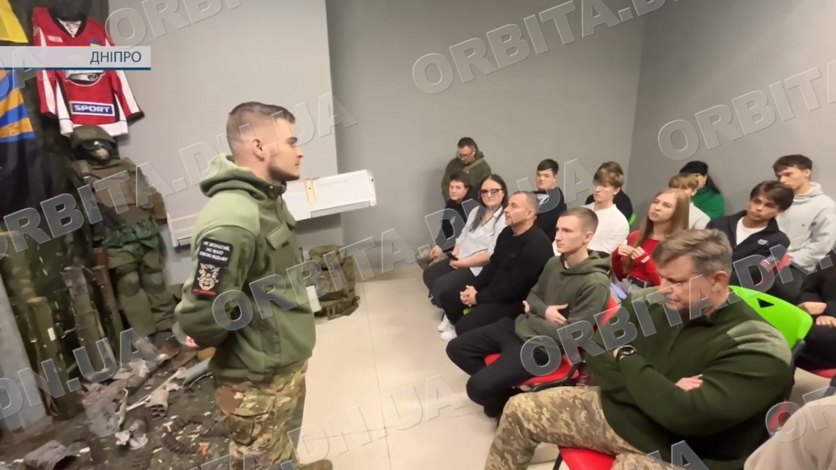 Сучасні герої: молодь та учні Покровська зустрілись з військовими і волонтерами