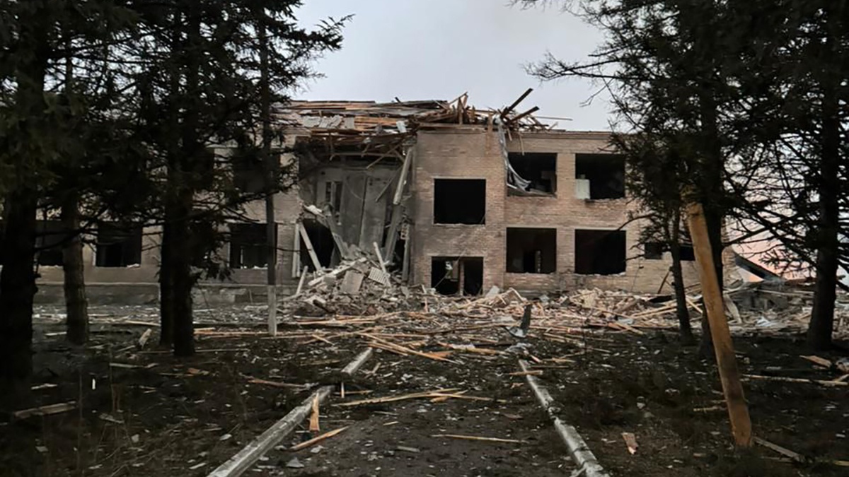 У Селидовому та Гродівській ТГ зруйновані школи: оперативна ситуація на Донеччині на ранок 18 лютого