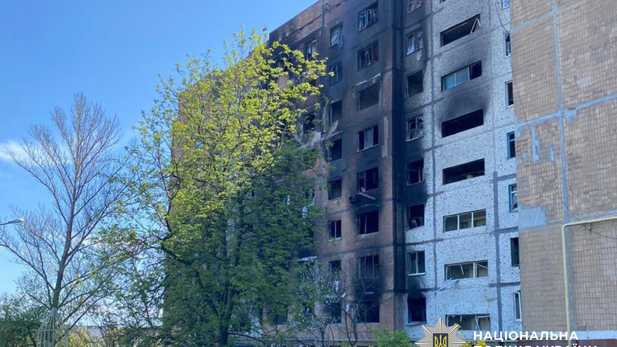 Дві людини загинули, три зазнали поранень через російські обстріли Донеччини 26 квітня