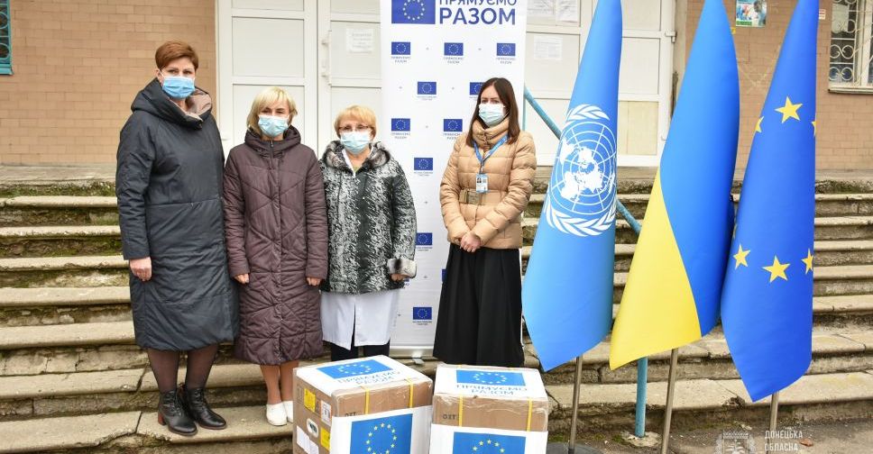 Десять кисневих концентраторів передали трьом медичним закладам Донеччини ПРООН в Україні та ЄС