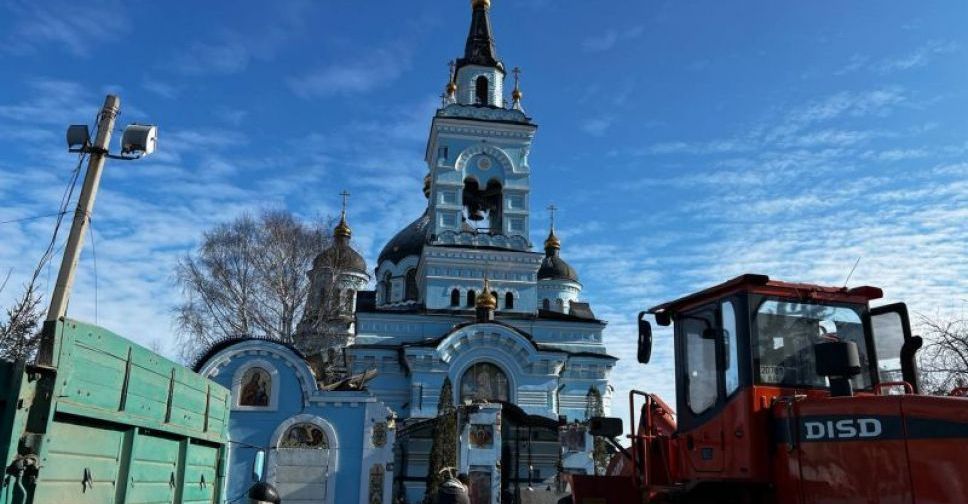 У храмі Різдва Пресвятої Богородиці в Новоекономічному усувають наслідки російського обстрілу