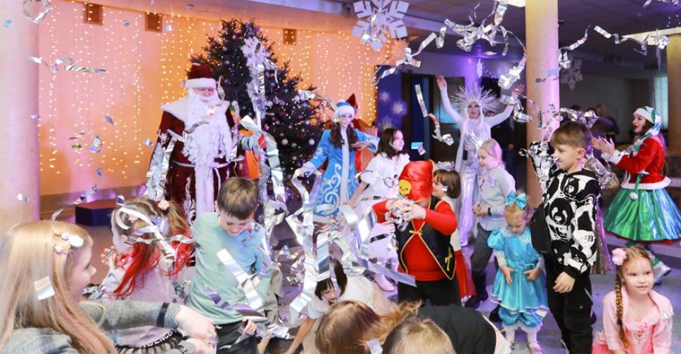 Дети сотрудников компании «МЕТИНВЕСТ ПОКРОВСКУГОЛЬ» побывали в новогодней сказке