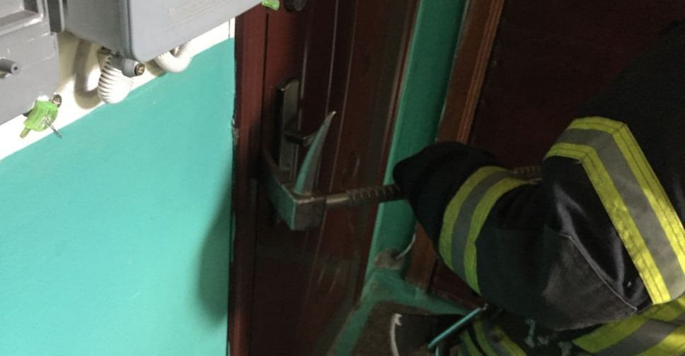 В Покровске на помощь женщине за закрытой дверью выезжали спасатели, полиция и «Скорая помощь»