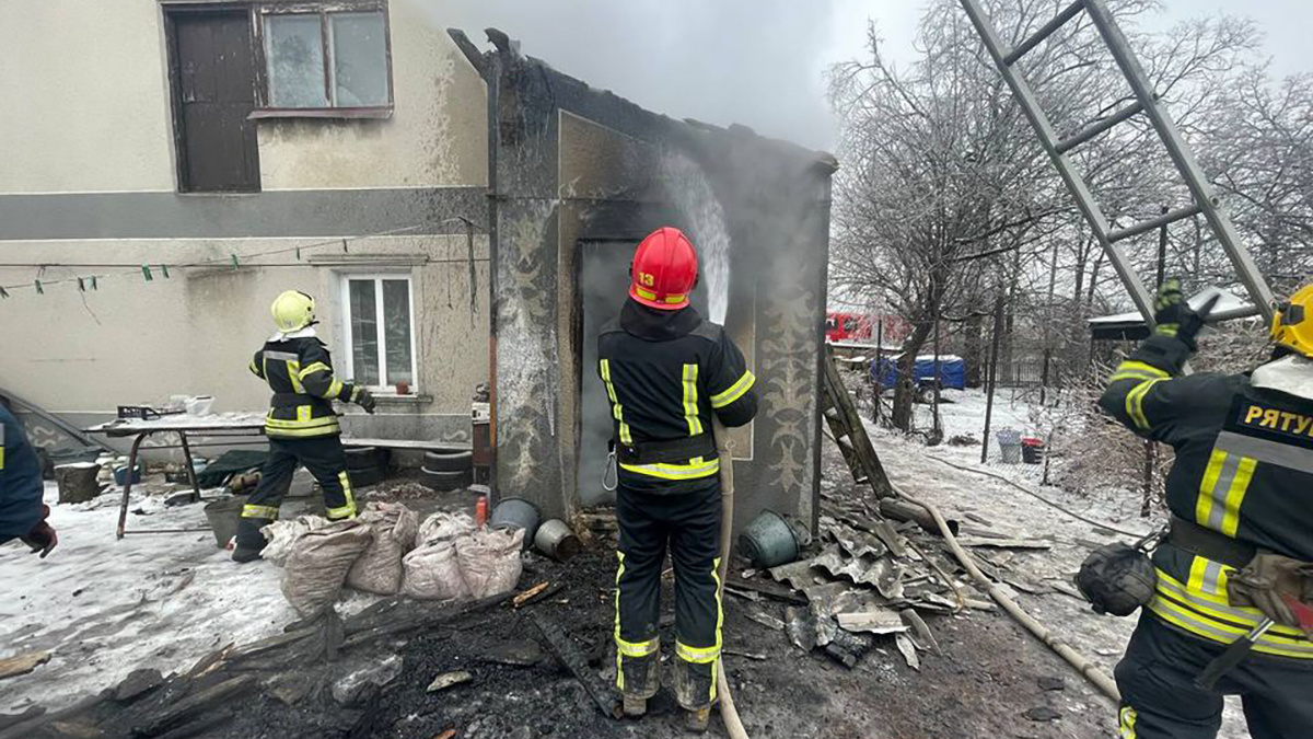 Мирноградські рятувальники ліквідували пожежу в житловому будинку