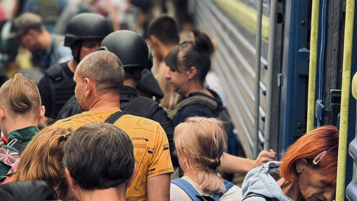 Де допоможуть з евакуацією з Покровська та Донецької області – добірка контактів