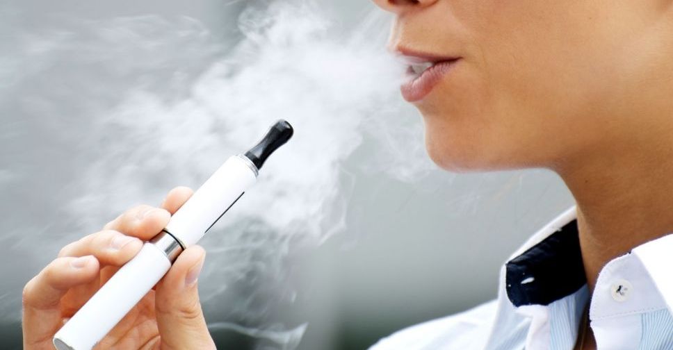 Рада запретила продавать электронные сигареты несовершеннолетним