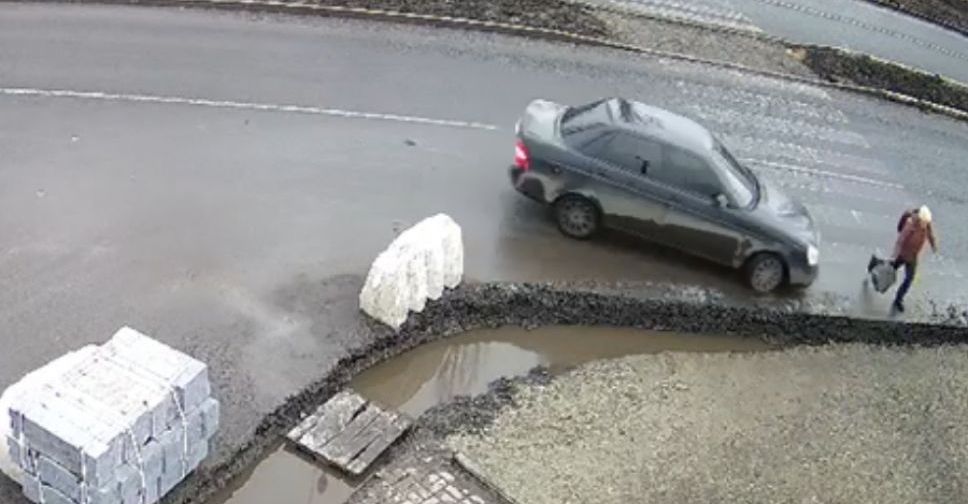 Видеокамера зафиксировала наезд на пешехода в Покровске