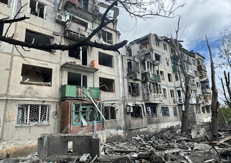 На Мирноград вчора ворог скинув 6 авіабомб