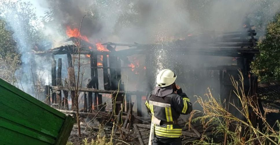 В Покровской громаде горели домовладение и заброшенное здание