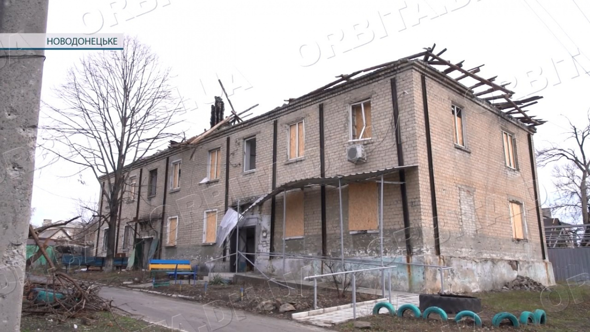 Комунальники Покровська допомагають долати наслідки обстрілів у Новодонецькій громаді