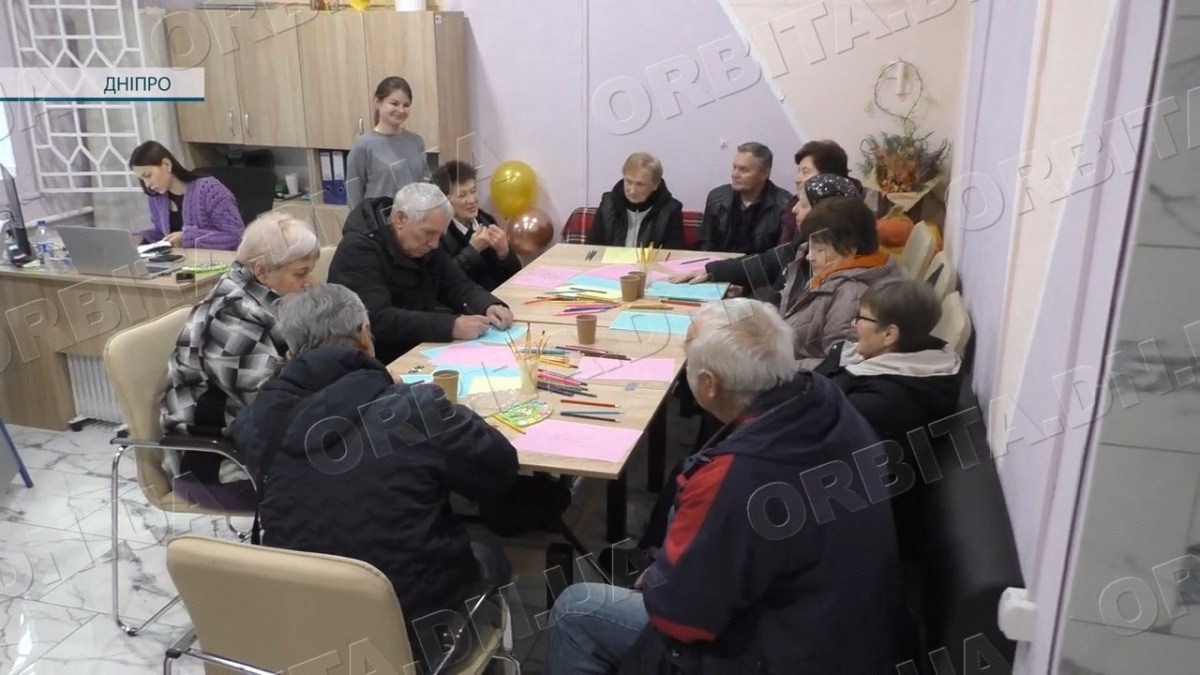 Фахівці Покровського міського центру соціальних служб проводять арттерапевтичні заняття для ВПО