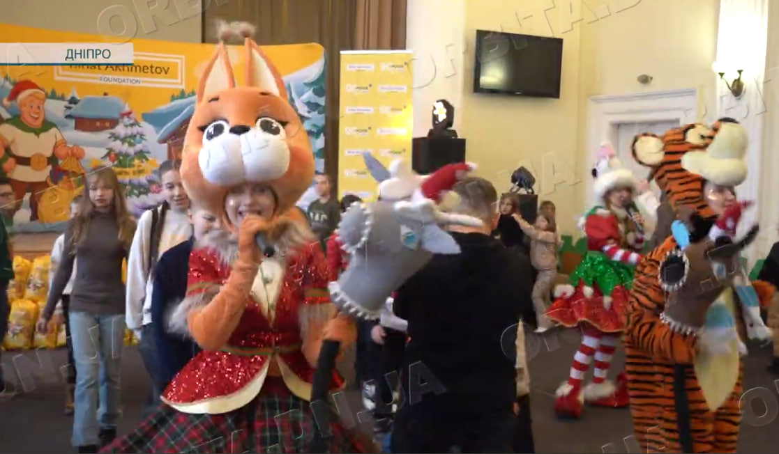 Зимова казка: новорічне свято для дітей Донеччини від БФ Ріната Ахметова