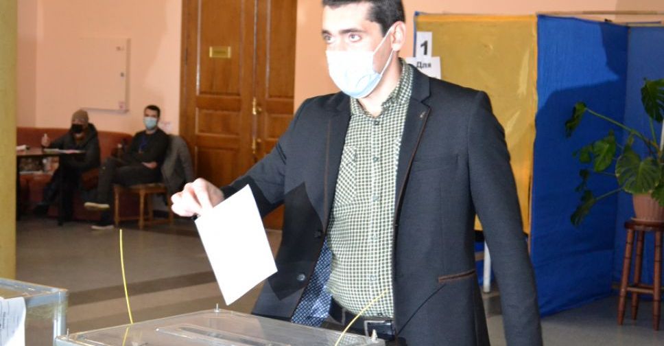 Председатель Покровской РГА Андрей Бондаренко проголосовал на довыборах в Раду