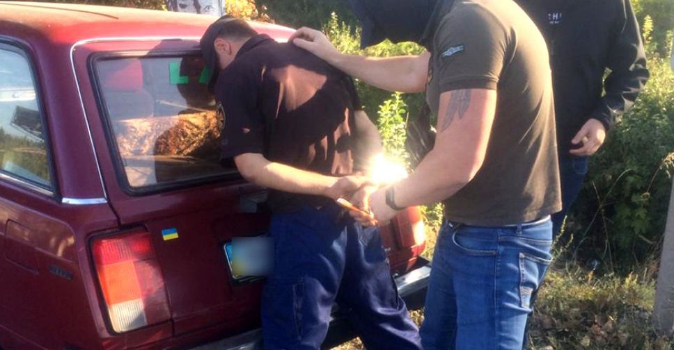 Житель Добропілля виготовляв наркотики, які розповсюджував працівник пожежно-рятувального загону