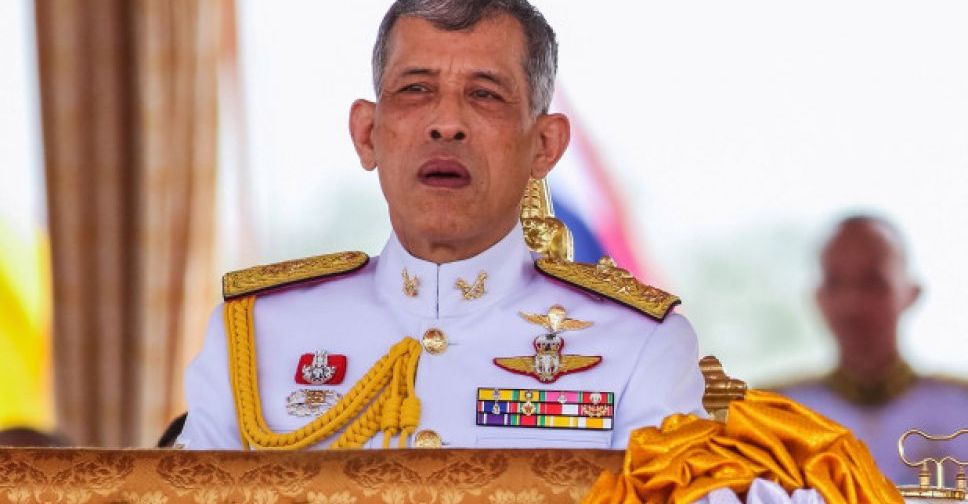 С гаремом и слугами: король Таиланда изолировался от коронавируса в немецком отеле