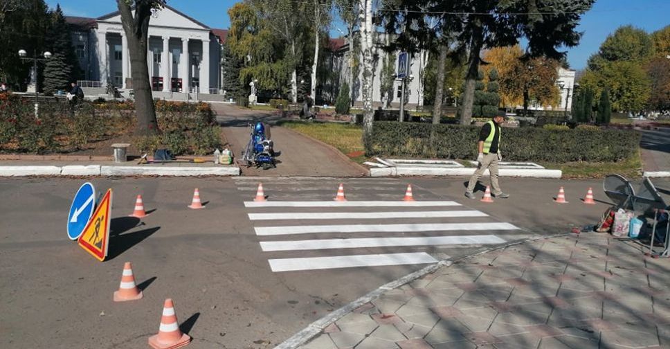 В Покровске обновляют дорожную разметку