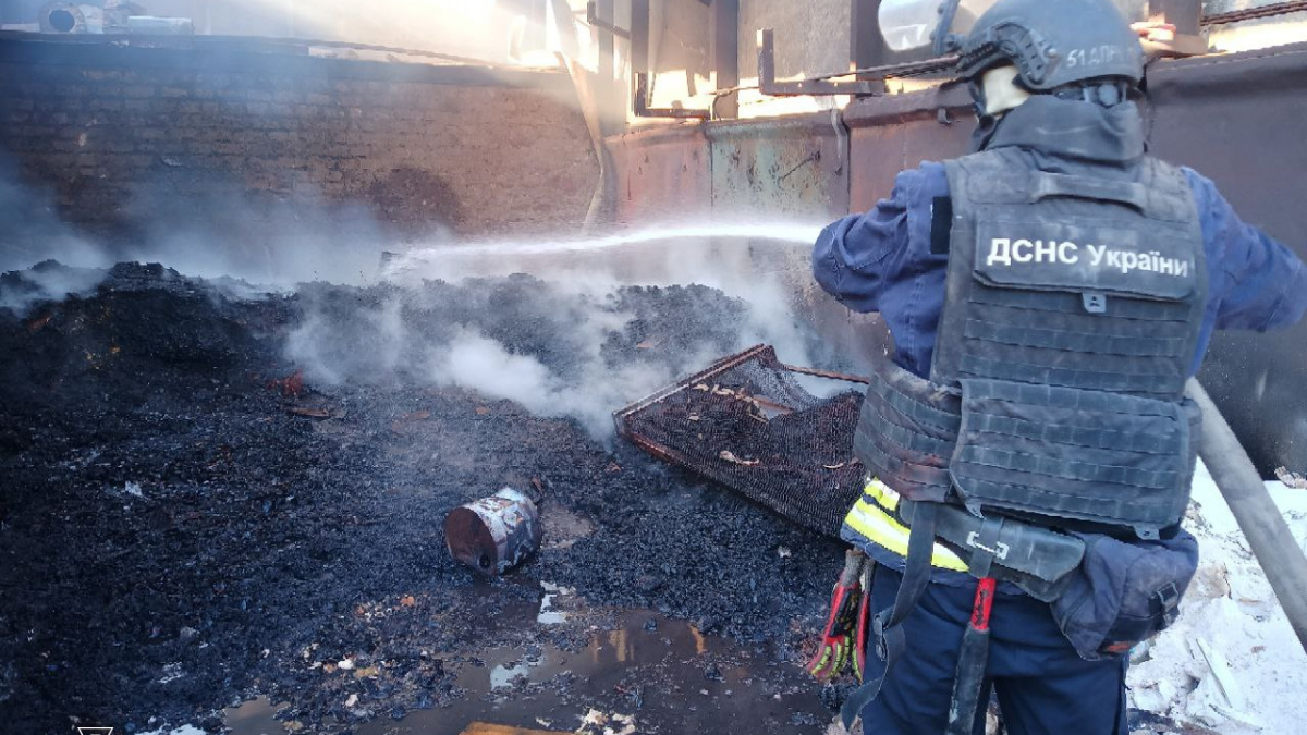 У Гришиному рятувальники ліквідували пожежу, яка виникла внаслідок обстрілу