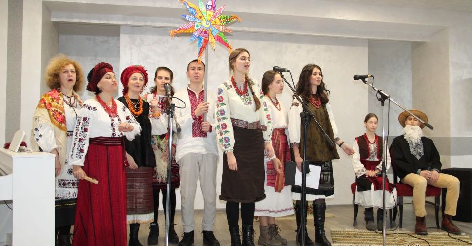 Волонтерский этно-коллектив «Атма» выступил в Покровске с концертом-вертепом
